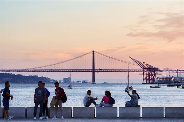 Bild: Unternehmen in vielen Ländern haben Probleme, offene Stellen mit  gut ausgebildeten Fachkräften zu besetzen.