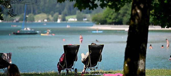 Bild: Urlauber kommen wieder, sind aber bei Ausgaben zurückhaltend