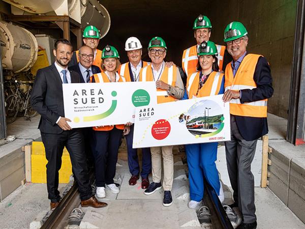 Bild: Mit der Präsentation der Dachmarke „AREA Sued“ erfolgte im weststeirischen Groß St. Florian die finale Weichenstellung für einen neuen Wirtschaftsraum im Süden Österreichs. 