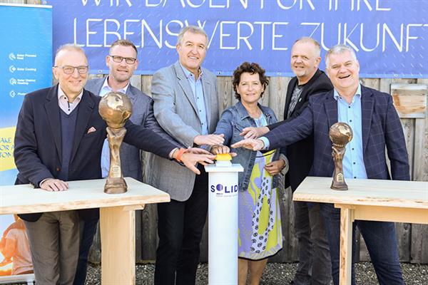 Bild: Ein strahlendes Leuchtturmprojekt auf der Mayerhoferwiese im steirischen Mürzzuschlag will ein Vorbild für die dringend notwendige Wärmewende in österreichischen Kommunen sein.