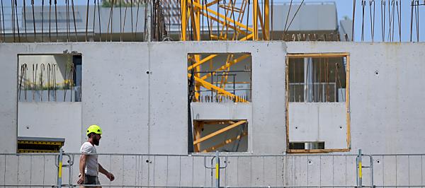 Bild: Ökonom: 2024 nur schwache Erholung der Konjunktur erwartet