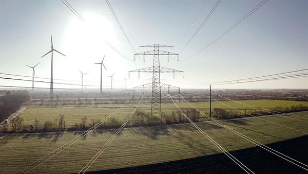 Bild: Bis Ende September waren bereits 125,6 Mio. Euro nötig, um Überlastungen im Stromnetz zu verhindern. 