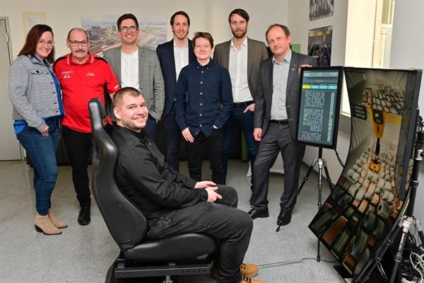 Bild: Hallenkran-Steuerung mit Fun-Faktor