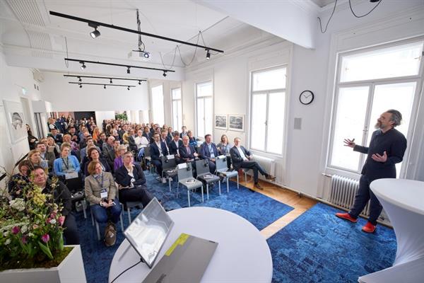 Bild: Together We Change – Together We Grow