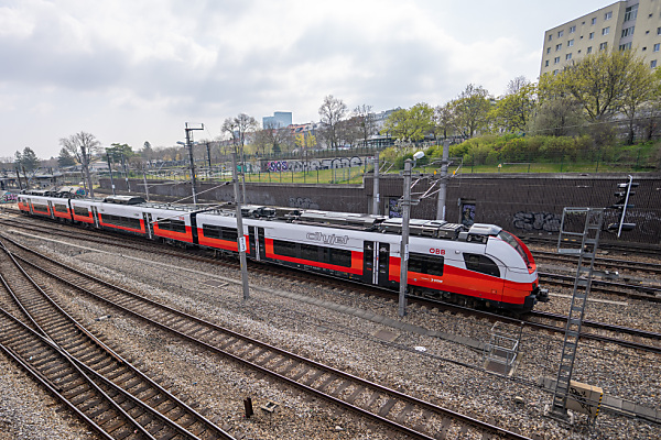 Bild: ÖBB mieten wegen Engpässen Waggons von Deutscher Bahn an