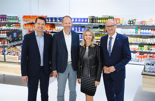 Bild: Der Tiroler Lebensmitteleinzelhändler MPreis feiert Geburtstag: 50 Jahre ist es her, dass die erste MPreis-Filiale in Innsbruck eröffnet wurde. Heute unterhält der Nahversorger rund 300 Filialen.