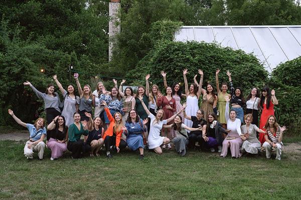 Bild: Tausende Frauen haben sich für die „Summer School for Female Leadership“ beworben. Die Wienerin Veronika Denner ist eine von 29 angehenden Führungskräften, die eingeladen wurden.