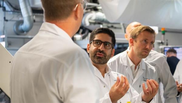 Bild: Hessischer Wirtschaftsminister besucht Hilscher