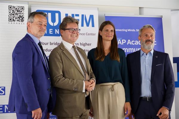 Bild: Viel mehr als Theorie