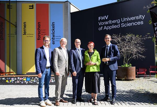 Bild: Die FHV feierte mit rund 150 Ehrengästen und einem anschließenden Campusfest ihren 30. Geburtstag sowie den ereignisreichen  Weg vom Verein zur international anerkannten Hochschule. 