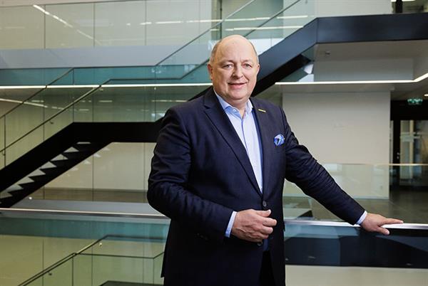 Bild: Die Zeiten für Industrieunternehmen könnten kaum schwieriger sein. Dennoch erzielt PALFINGER nach wie vor gute Ergebnisse.  Wie das gelingt, erläutert CEO Andreas Klauser im Interview.