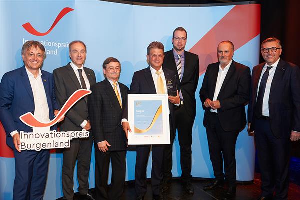 Bild: Hand in hand for tomorrow