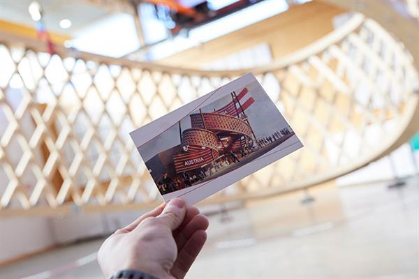 Bild: Das stilisierte Notenband, das den österreichischen Pavillon bei der Expo in Japan zieren wird, verbindet eine einzigartige Geometrie und innovative Form der Holzbautechnik ...