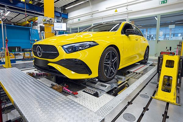 Bild: Für das Retrofit-Projekt einer Fahrwerksprüfanlage setzen Mercedes-Benz und der Systemintegrator DynoTec Prüfstandstechnik auf EtherCAT, TwinCAT ...
