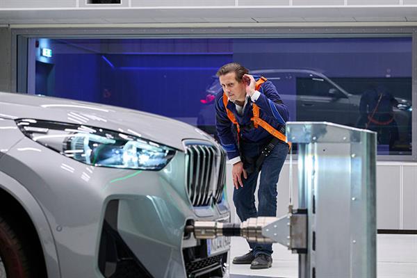 Bild: Kurz vor Jahreswechsel ist das neue Aeroakustik- und E-Antriebszentrum der BMW Group im Münchner Forschungs- und Innovationszentrum in Betrieb gegangen. 