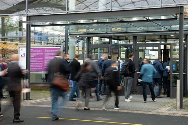 Bild: Auf der 27. Internationalen Technologiemesse für Blechbearbeitung, Euroblech 2024, stellte die Branche ihre enorme Entschlossenheit für Fortschritt und Wachstum unter Beweis ...