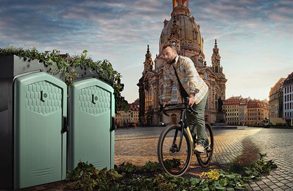 Bild: Ein Projekt des Fraunhofer IWU mit Mitras Composites Systems führt Mensch und Technik in teilautomatisierten, hybriden Montageszenarien zum Bau von Fahrradgaragen zusammen. 