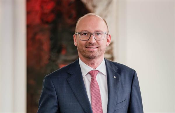 Bild: Neuer Chef der RLB OÖ im Amt