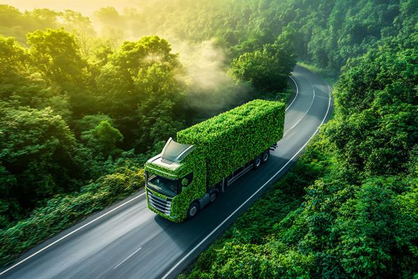 Bild: Die Elektrotransformation der Transportbranche nimmt Fahrt auf. Schon im Jahr 2030 könnte jeder fünfte Bus und Lkw weltweit  Strom statt ­Diesel tanken. 