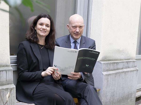 Bild: Der HR Inside Trendreport 2025 zeigt, warum HR zur strategischen Schlüsselfunktion wird – und wie Unternehmen mit KI, Empathie  und Mental Health zukunftsfit bleiben.