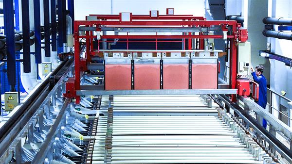 Bild: AT&S setzt neue Maßstäbe beim Recycling von Kupfer und Chemikalien. Anlässlich des Weltrecyclingtags präsentierte der österreichische Mikroelektronikhersteller eine Zwischenbilanz.