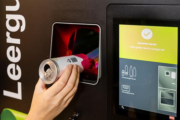 Bild: Seit dem Startschuss für das Einwegpfand auf Getränke-Kunststoffflaschen und Metalldosen in Österreich wurden rund 255 Millionen Pfandgebinde in Umlauf gebracht ...