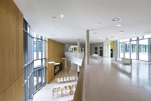 Bild: Mit den ersten 5G-Netzen im Krankenhausbereich schreibt die Gesundheit Burgenland Mobilfunkgeschichte und reiht sich in die noch sehr kurze Liste der Digitalpioniere in Europa ein.