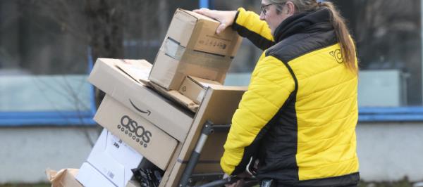 Bild: Post stellt Paketzustellung in die USA großteils ein