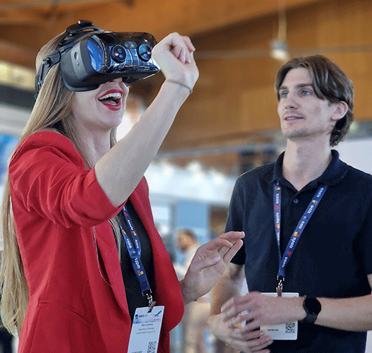 Bild: Das steirische Unternehmen Axis erweitert sein Portfolio: Neben Flugsimulatoren setzt es künftig auf Virtual Reality, um Piloten frühzeitig realitätsnah zu trainieren.