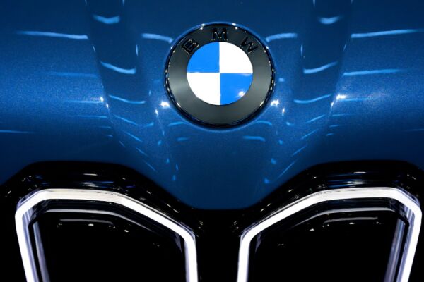 Bild: BMW eröffnete großes Elektroauto-Werk in Ungarn