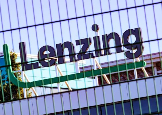 Bild: Bei Lenzing dürften 500 Jobs wackeln