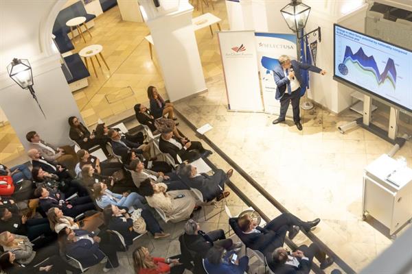 Bild: Kick-off für Talente-Programm EmpowerUs