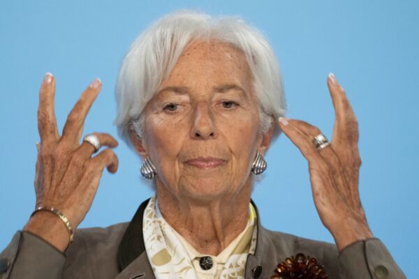 Bild: EZB-Präsidentin hält an strenger Bankenregulierung fest