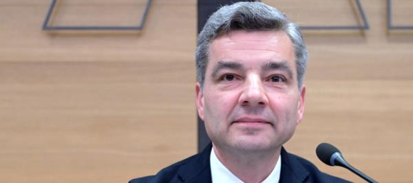 Bild: Peschorn vermutet Benko-Vermögen in Stiftungen