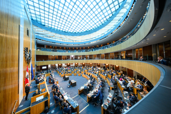 Bild: Bildungskarenz-Nachfolge im Nationalrat beschlossen