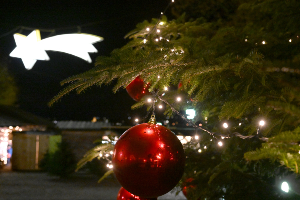 Bild: Immer öfter Gutscheine und Geld unter dem Christbaum