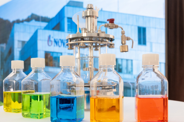 Bild: Novartis eröffnet zweite Antikörper-Produktionsanlage