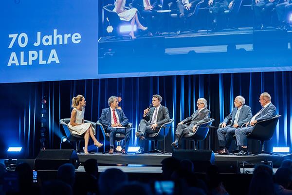 Bild: Vom Start in der Waschküche zum Global Player: Alpla feiert 70 Jahre Innovation, Teamgeist und Pionierarbeit in der Verpackungsbranche.