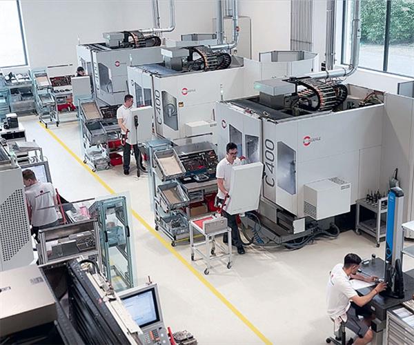 Bild: Die Heron-Gruppe aus Dornbirn entwickelt standardisierte Automatisierungslösungen, ist mit eigenen Niederlassungen von den USA bis Australien präsent und zeigt viel Engagement.