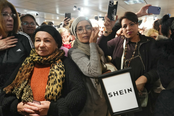 Bild: Erste Shein-Filiale in Paris eröffnet