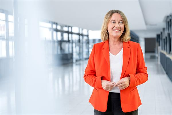 Bild: Wie ein Puzzle: Jedes Teil ist wichtig, damit auch das Gesamtbild stimmt. In diesem Bild: Michaela Schneider von zeb Austria.