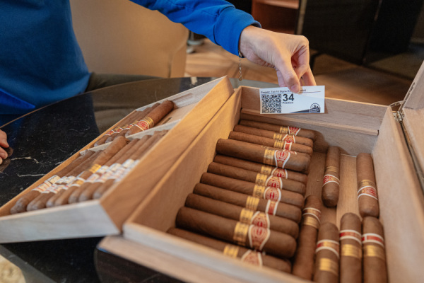 Bild: Benkos Anzüge und Zigarren-Boxen werden versteigert