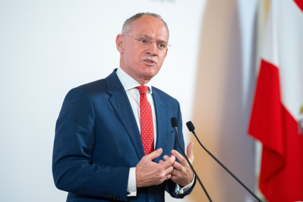 Bild: EU-Innenminister stimmen für verschärfte EU-Asylgesetze