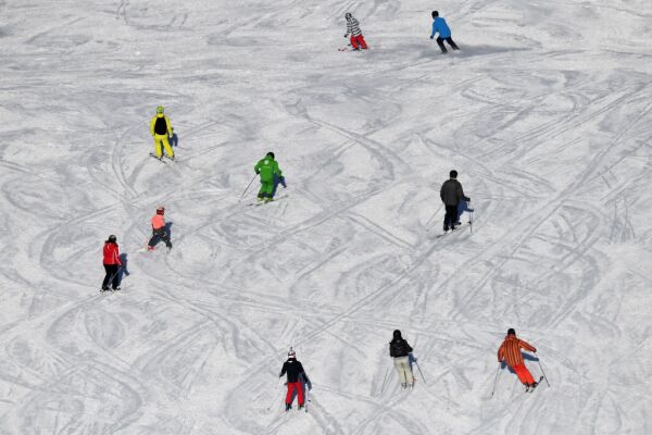 Bild: Viele Deutsche wollen heuer beim Skiurlaub sparen
