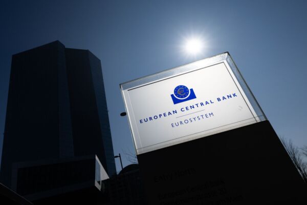 Bild: EZB debattiert laut Chefvolkswirt vorerst keine Zinsänderung