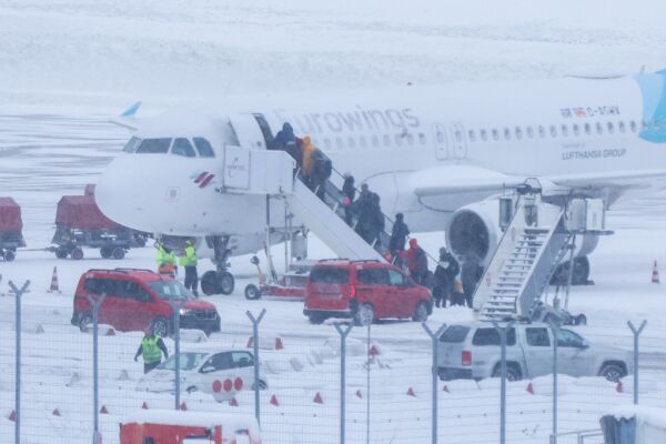 Bild: EU-Parlament für Geld bei drei Stunden Flugverspätung