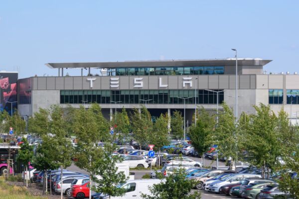 Bild: Tesla schließt erstmals ein Jahr mit Umsatzrückgang ab