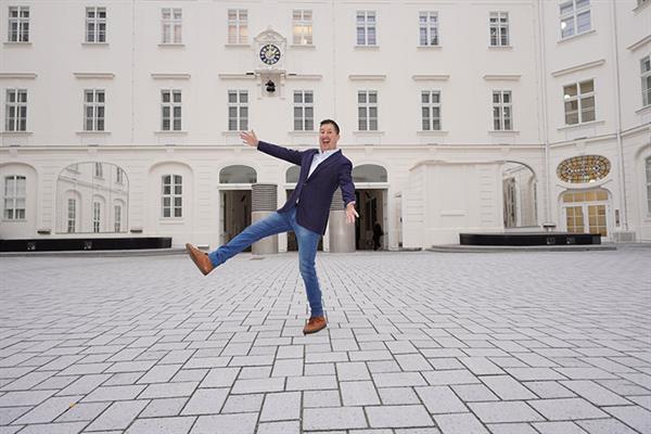 Bild: Red Hat Austria Country Manager Dieter Ferner-Pandolfi über den ­Siegeszug der Open Hybrid Cloud, darüber, warum digitale Souveränität nichts mit Kontinenten zu tun hat ...