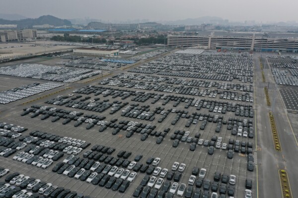 Bild: Autos aus Europa und Asien gelangen über China nach Russland