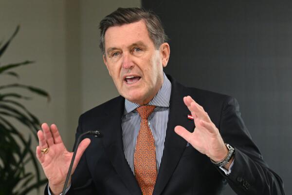 Bild: Minister Hanke will heimische Eisenbahnindustrie stärken